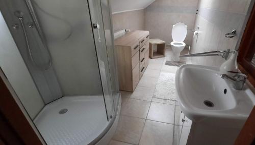2 bedrooms, 3 beds