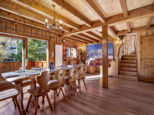 Chalet savoyard près des pistes, 13 personnes, Parking, Wifi