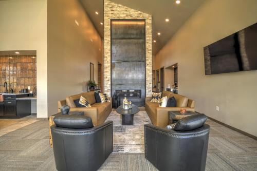 Delt lounge/TV-område, Beartooth Mountain Lodge - Private hot tub - $50 dollar with 3 night stay in Red Lodge (MT)