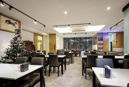 Restaurant, Country Garden Hotel in Chiayi