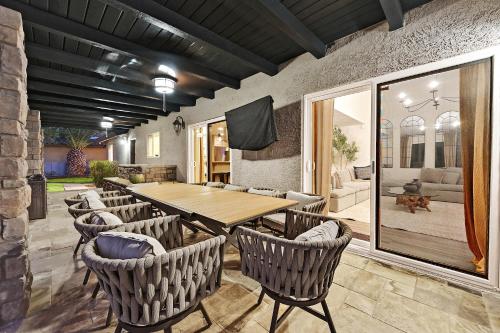 Vegas Getaway 7 BR Private Pool 5 000 sq ft - image 2