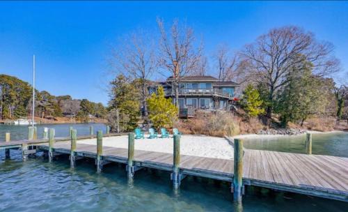 Waterfront, Private Beach, & Dock In Irvington - Virginia