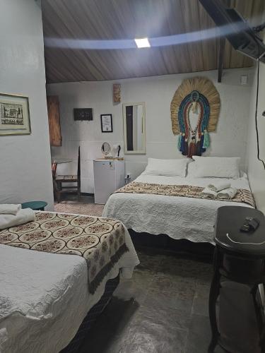 1 queen bed, 1 double bed