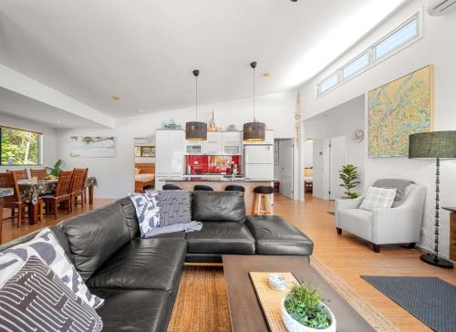 Delightful Dicky Beach Holiday House - image 2