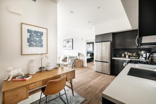 The Hollywood Highline 2 bed Apt WITH FREE PARKING in Hollywood