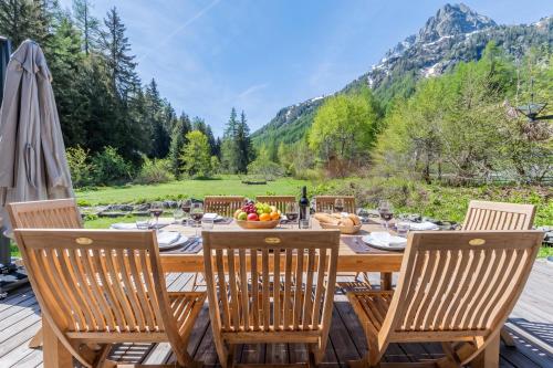 Chalet Montet Forest River Garden Lodge - Happy Rentals