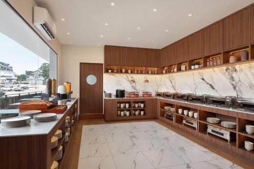 Restaurant, Days Inn Singapore by Wyndham Novena near Singapore Expo