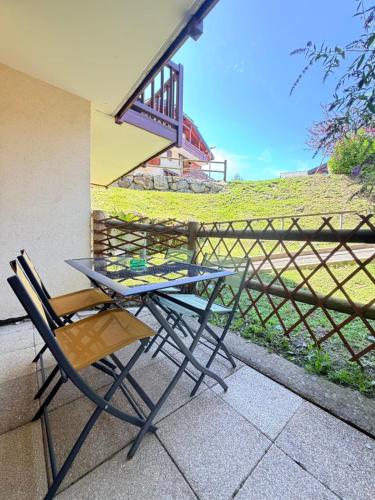 Apartment with terrace and swimming pool in Flumet