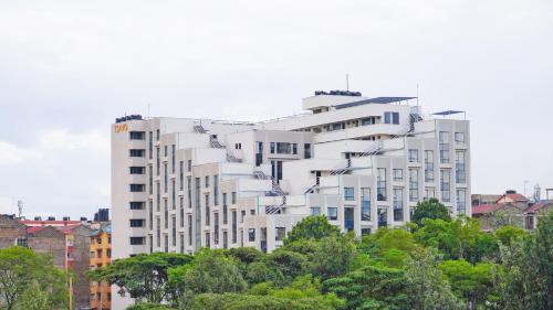 Quiet Urban Stay with Views, 0742 for 616 then 120, Nairobi