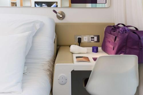 1 queen bed, 1 bunk bed