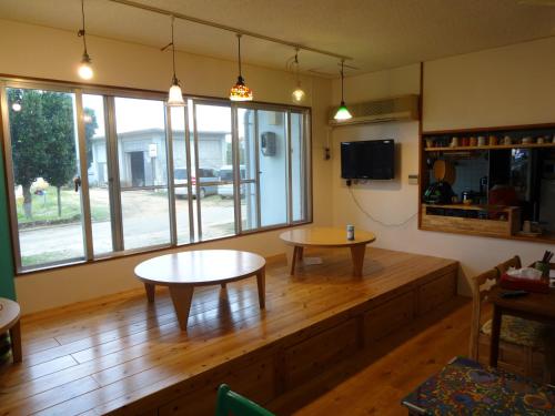 Shared lounge/TV area, Minshuku Namisou in Taketomi