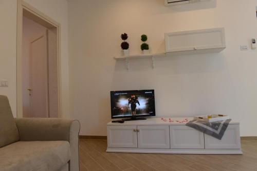 Domus Antiqua Residence Domus Antiqua Residence is conveniently located in the popular Alberobello City Center area. Both business travelers and tourists can enjoy the hotels facilities and services. Service-minded staff wi