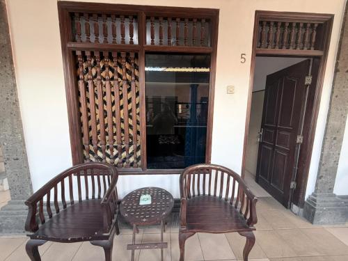 Cempaka 2 Homestay - image 3