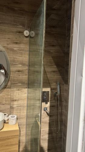 Luxury or comfort angle - image 3