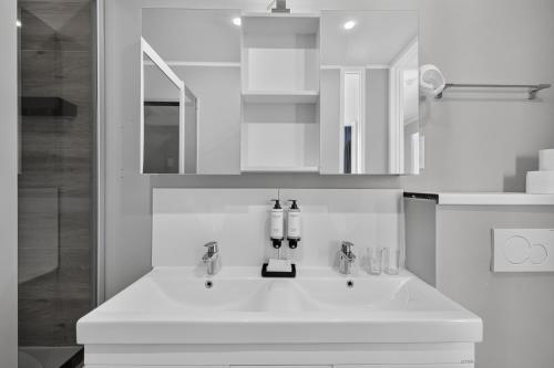2 bedrooms, 3 beds