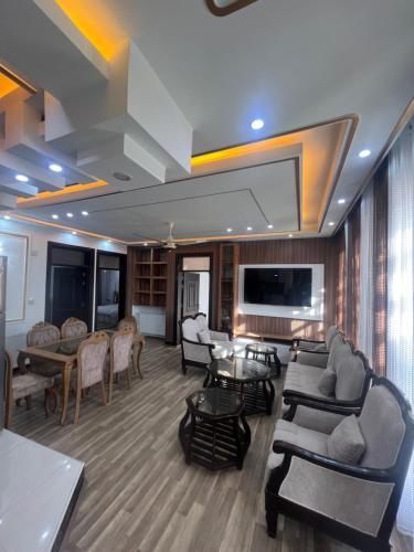 Crown Plaza 1  Apartment - image 3