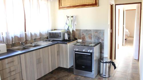 virtuve, Thabaledi Game Lodge in Beestekraal