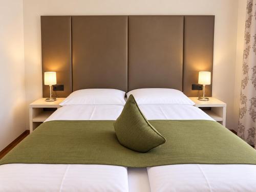 1 queen bed