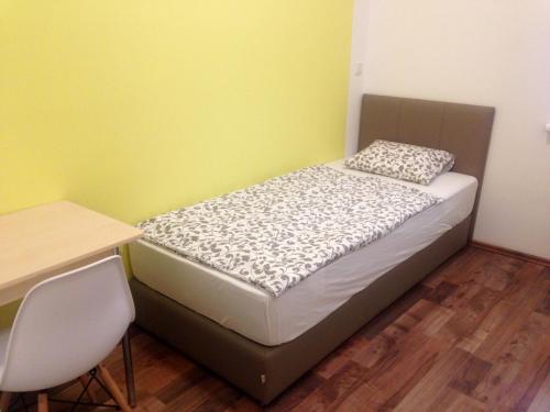 Dan In'n Out - image 13