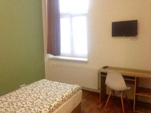 Dan In'n Out - image 9