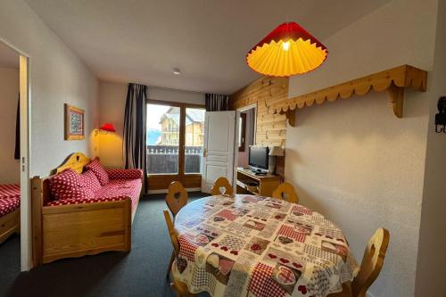 T4 6 personnes avec grand balcon piscine & sauna Risoul
