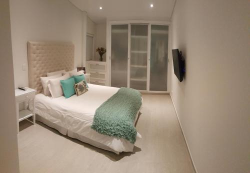 Two-Bedroom Apartment image 5