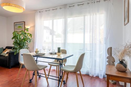 Joli T2 équipé, balcon, parking à Vannes