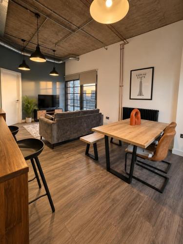 Wembley Skyline Loft Private Terrace & Rooftop