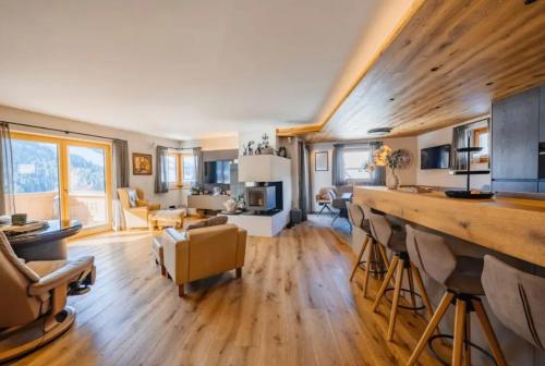 Sonniges 5 Zimmer Penthouse Mit Loggia Sowie Beheiztem Aussenpo