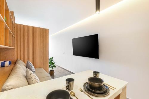 Premium Studio Luxury Amenities rooftop pool - image 2