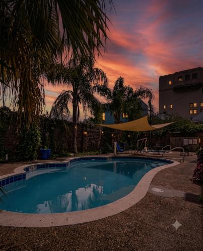 Frenchmen Street 1br Getaway W Pool & Hot Tub - Louisiana