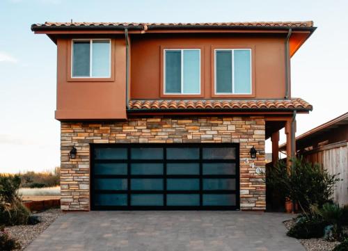 Steps to the Beach! Rooftop Deck! Firepit & BBQ! in Oceano (CA)