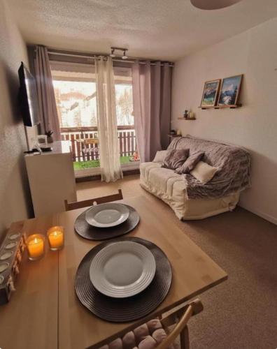 Les Étoiles, Studio cosy avec balcon, vue montagne, WIFI ,proche des pistes