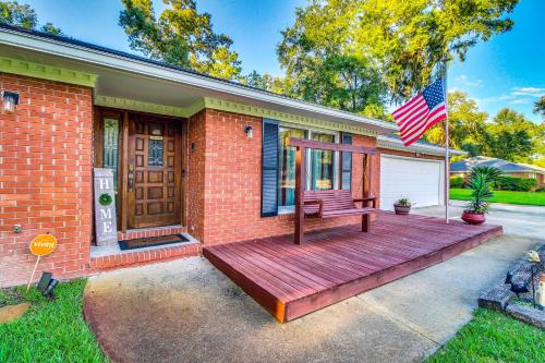 Home 2.5 Mi to Fort Stewart w/ Heated Pool in هينيسفيل