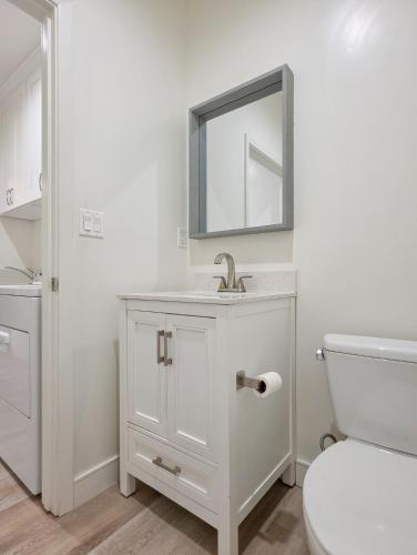 Bathroom, Cahuenga Stay in Universal City