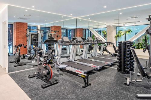 Central Te Aro 2BR with Balcony & Indoor Pool - image 4