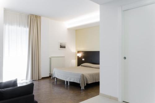 Double or Twin Room image 9