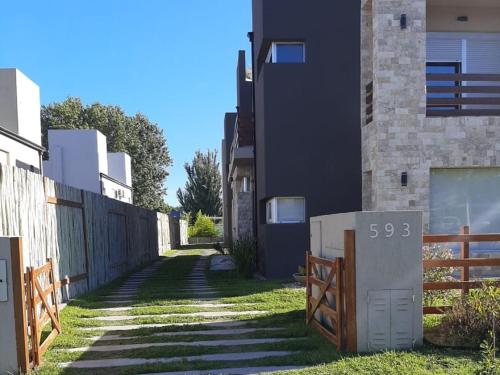 Duplex monte hermoso con patio parrila cochera