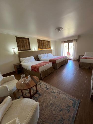 4 twin beds