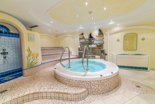 Hotel Neue Post – Hippach, IL
