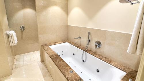 3 bedrooms, 5 beds