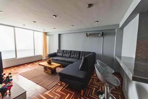 3 bedrooms for 6 and parking, Historic Center