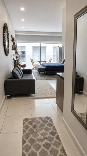 Condesa Loft w Balcony Fast WiFi Jacuzzi - image 3