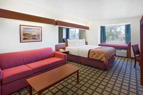 Microtel Inn & Suites by Wyndham Holland