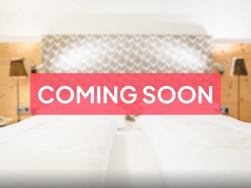 1 queen bed, 1 sofa bed
