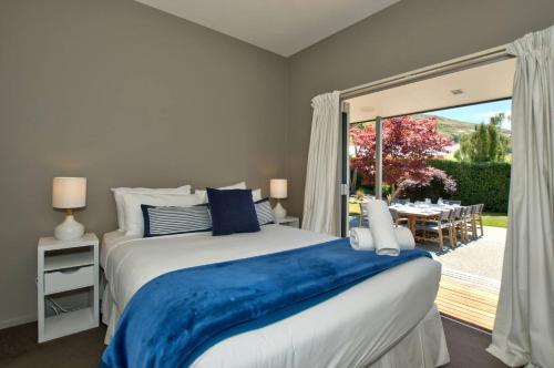 QT Chalet with spa pool - image 5