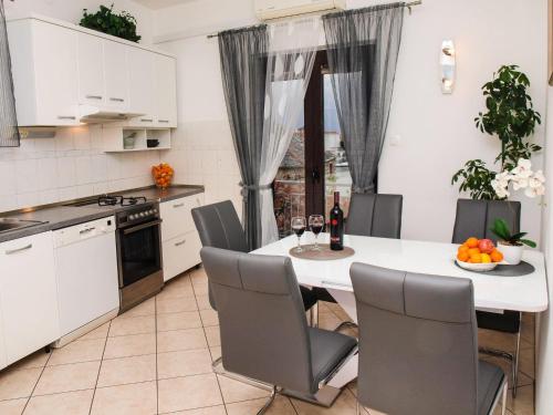 Apartment by the sea Fanita, Postira (Postire) (foto 7)