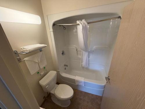 London Travel Inn Room Type - 2 Double Beds Non-Smoking