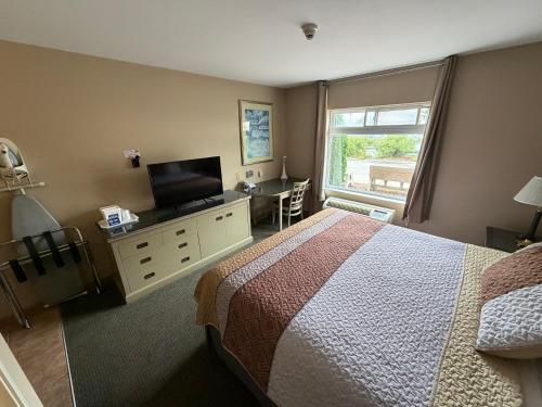 London Travel Inn Room Type - King Bed Accessible Non-smoking