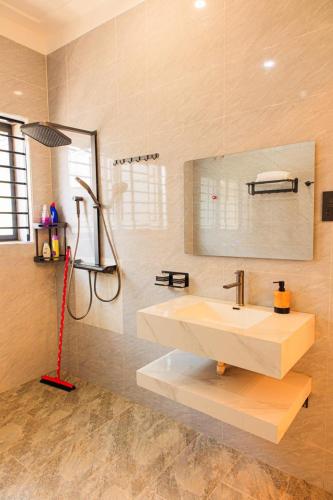 Ezer Homes